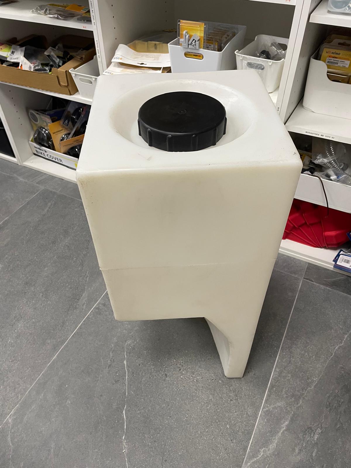 Depósito para paso de rueda Renault Trafic 2001 - Imagen 3