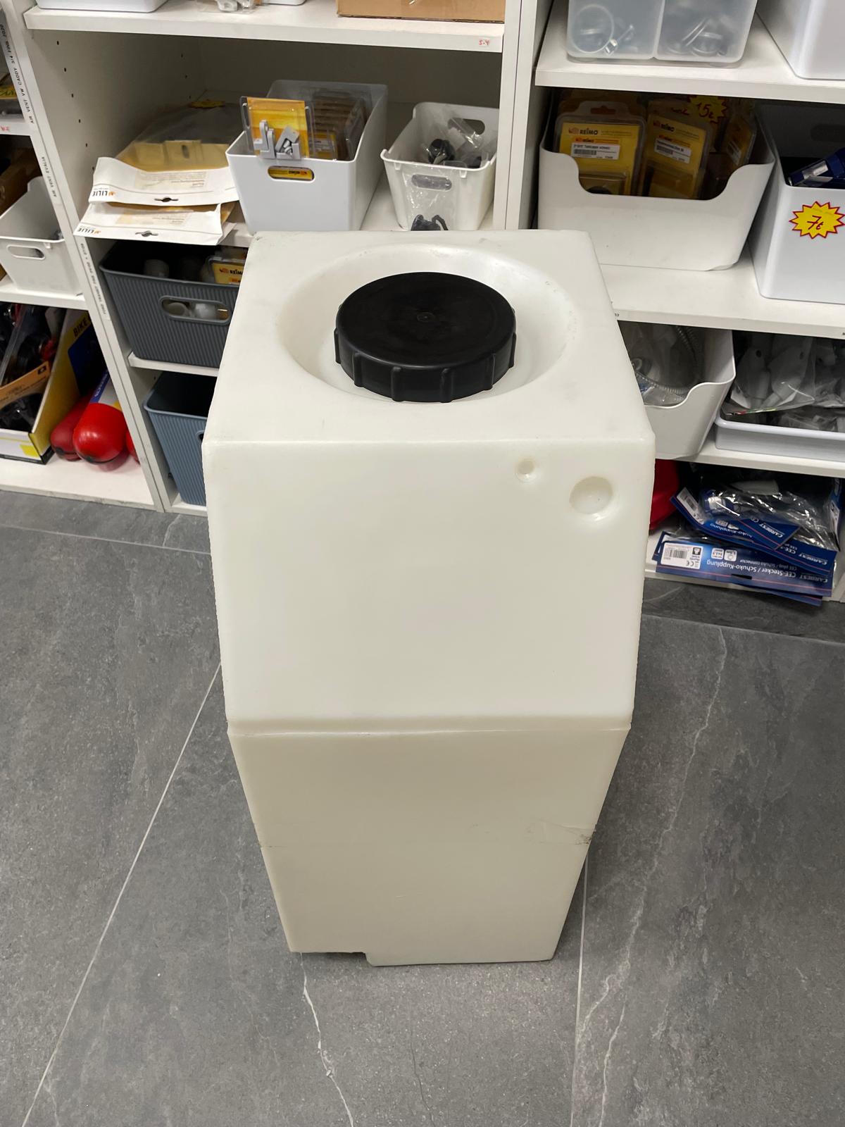 Depósito para paso de rueda Renault Trafic 2001 - Imagen 2